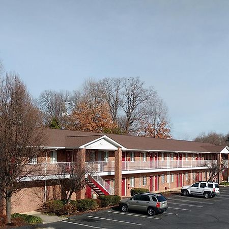 Affordable Suites Charlottesville Exterior photo