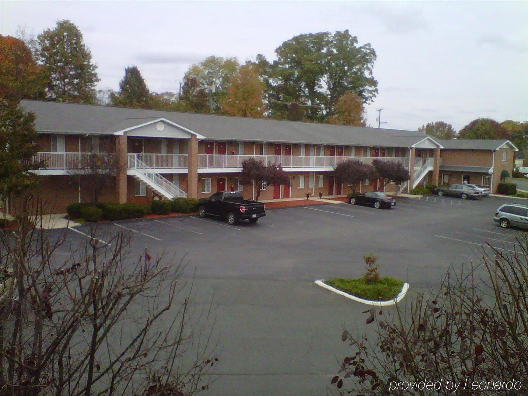 Affordable Suites Charlottesville Exterior photo